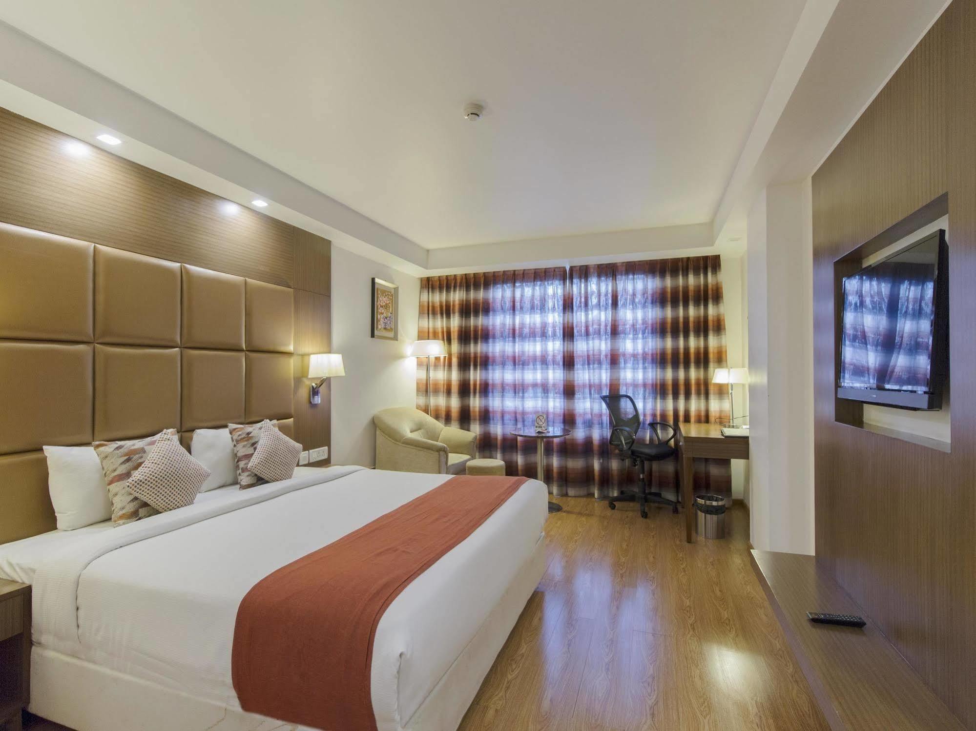The Atrium Boutique Hotel Майсур Экстерьер фото